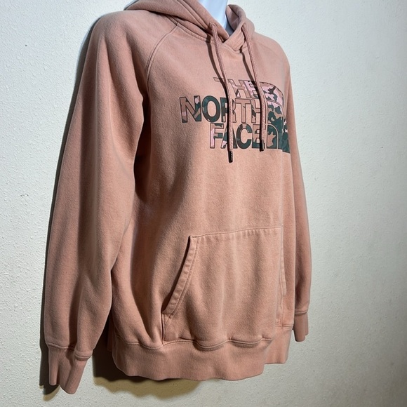 The North Face Pink With Camo Emblem Winter Hoodie
Size: Medium - Picture 3 of 13